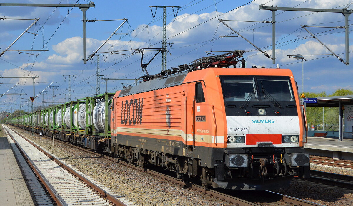 LOCON LOGISTIK & CONSULTING AG, Oberuckersee [D] mit  E 189-820  [NVR-Nummer: 91 80 6189 820-4 D-LOCON] und einem interessanten Containerzug ausschließlich mit Tankcontainern für Lebemsmittel-Transporte (Foodtrans) am 26.04.22 Durchfahrt Bf. Golm. 