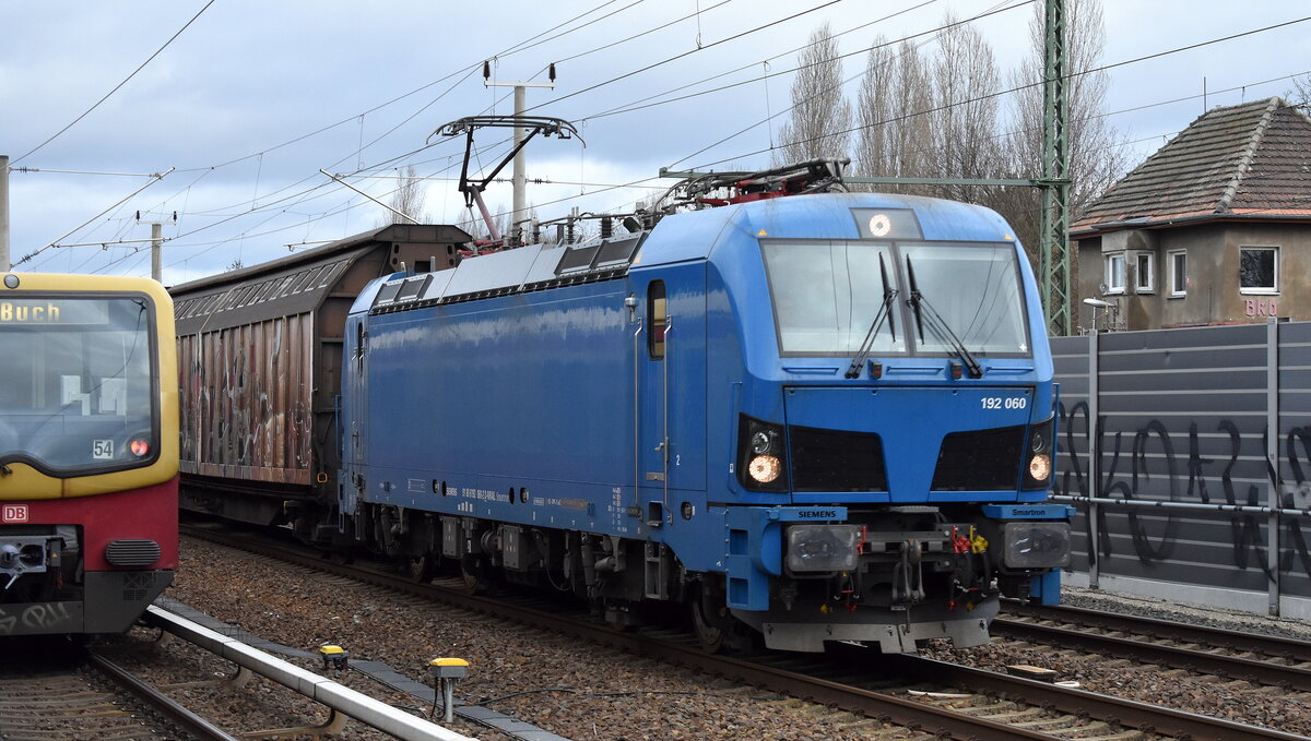 LOCON LOGISTIK & CONSULTING AG, Berlin [D] mit der angemieteten Smartron  192 060  [NVR-Nummer: 91 80 6192 060-2 D-NRAIL] und einem Ganzzug Schiebewandwagen am 05.01.23 Berlin Blankenburg.