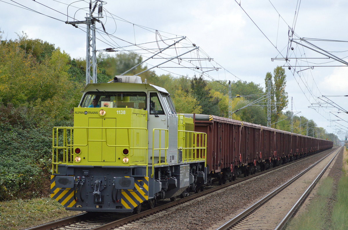 Locon mit der Alpha Trains 1138 (92 80 1275 119-6 D-LOCON) und einem Ganzzug tschechischer Rolldachwagen (Beladung Kreide?) am 14.09.18 Bf. Berlin-Hohenschönhausen.

