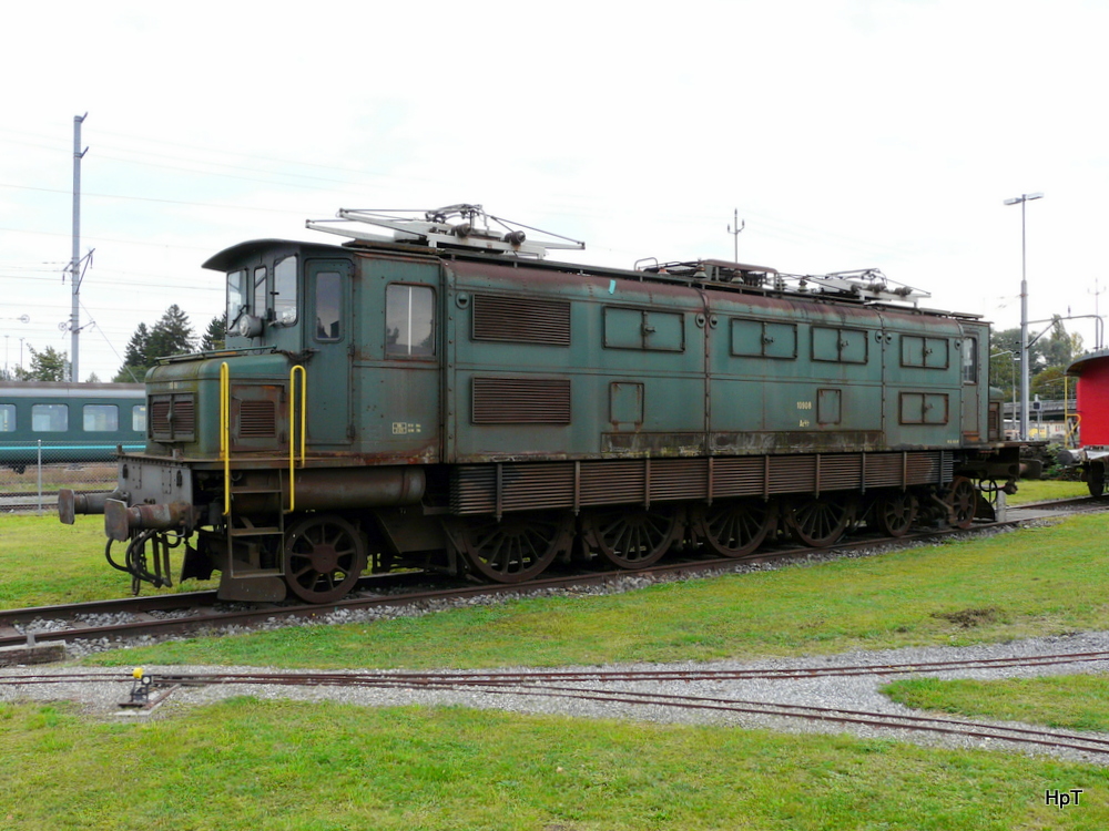 Locorama - ex SBB  Lok Ae 4/7   10908 inm Freigelnde von Locorama in Romanshorn am 15.10.2013