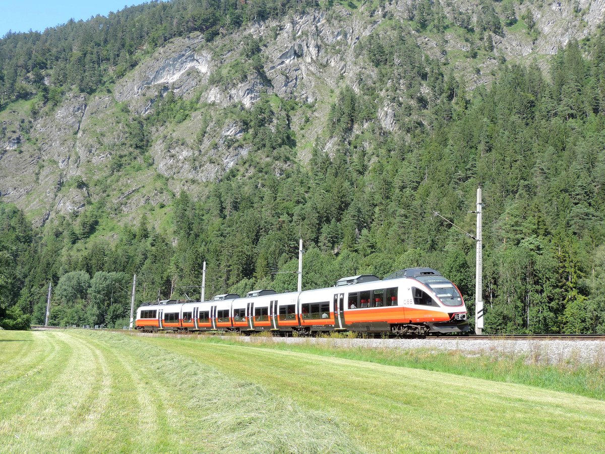Löruns - 31. Juni 2020 : 4024 135 als S4 Bludenz - Schruns auf der Montafonerbahn unterwegs.