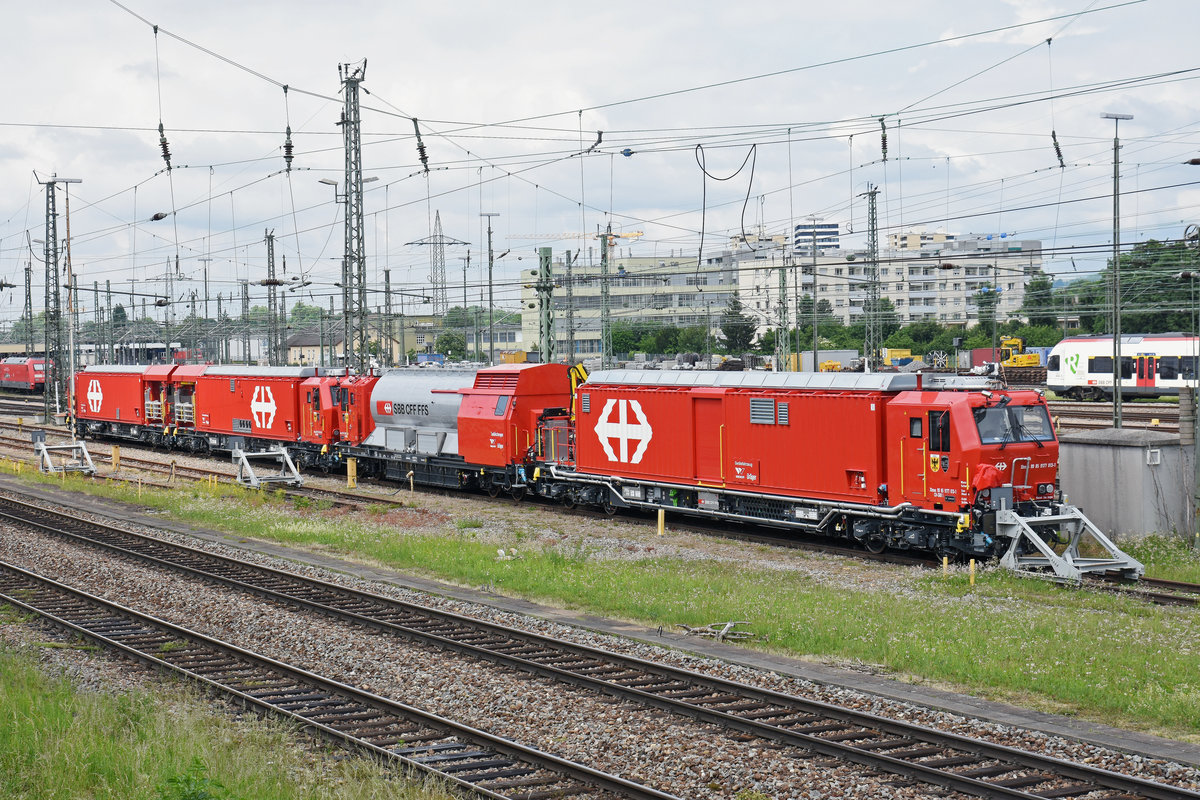 Löschzug Brig Xtmas 99 85 9177 013-1 steht auf einem Nebengleis beim Badischen Bahnhof. Die Aufnahme stammt vom 20.05.2018.