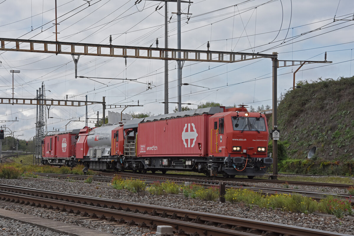 Löschzug  Brugg  XTmas 99 85 9174 003-5 durchfährt am 03.10.2022 solo den Bahnhof Pratteln.