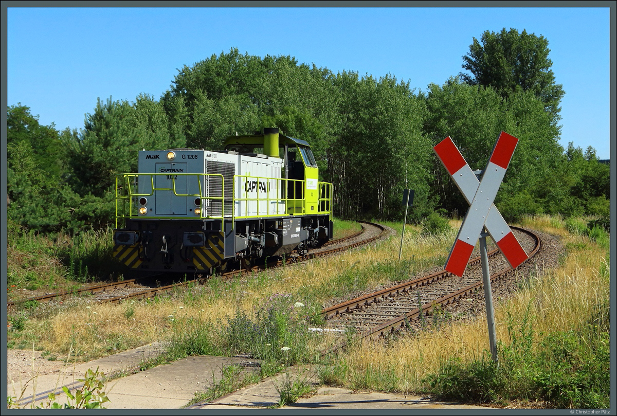 Lok 1022 der RBB (1275 801-9) hat am 03.07.2022 Zschornewitz erreicht, um hier einige Silowagen abzuholen.