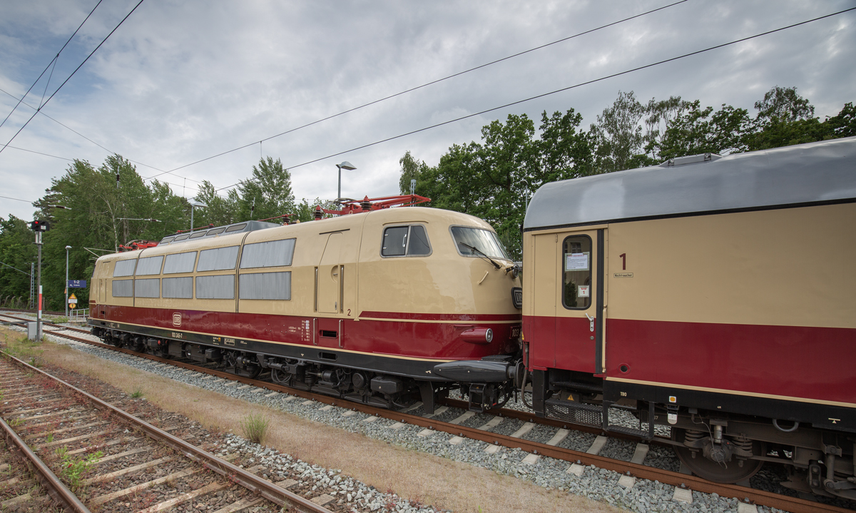 Lok 103 245 mit dem RHEINGOLD im Ostseebad Binz.- 09.06.2022