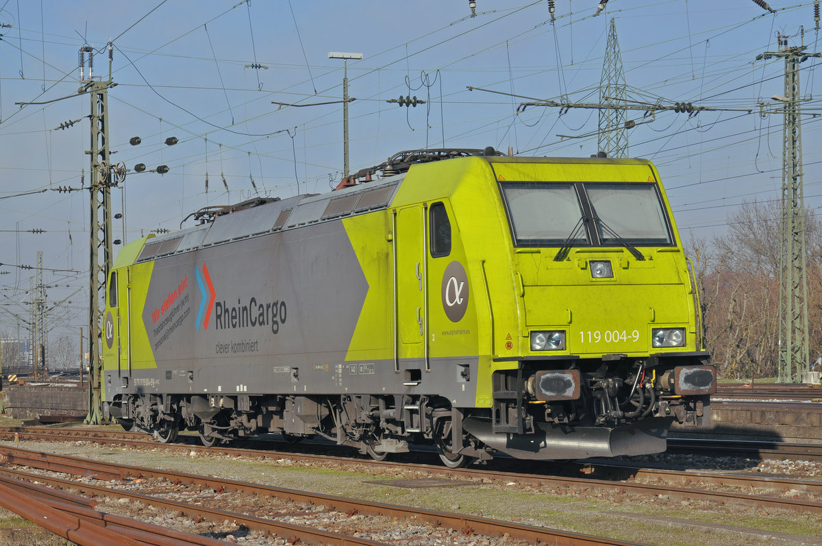 Lok 119 004-9 ist am Badischen Bahnhof abgestellt. Die Aufnahme stammt vom 06.12.2016.