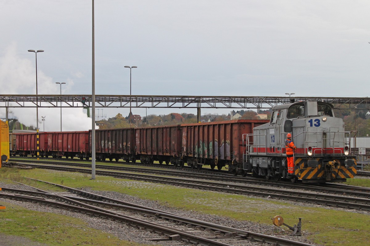 Lok 13 der Deutschen Edelstahlwerke GmbH am 09.11.14 bei Rangierabreiten in Witten.