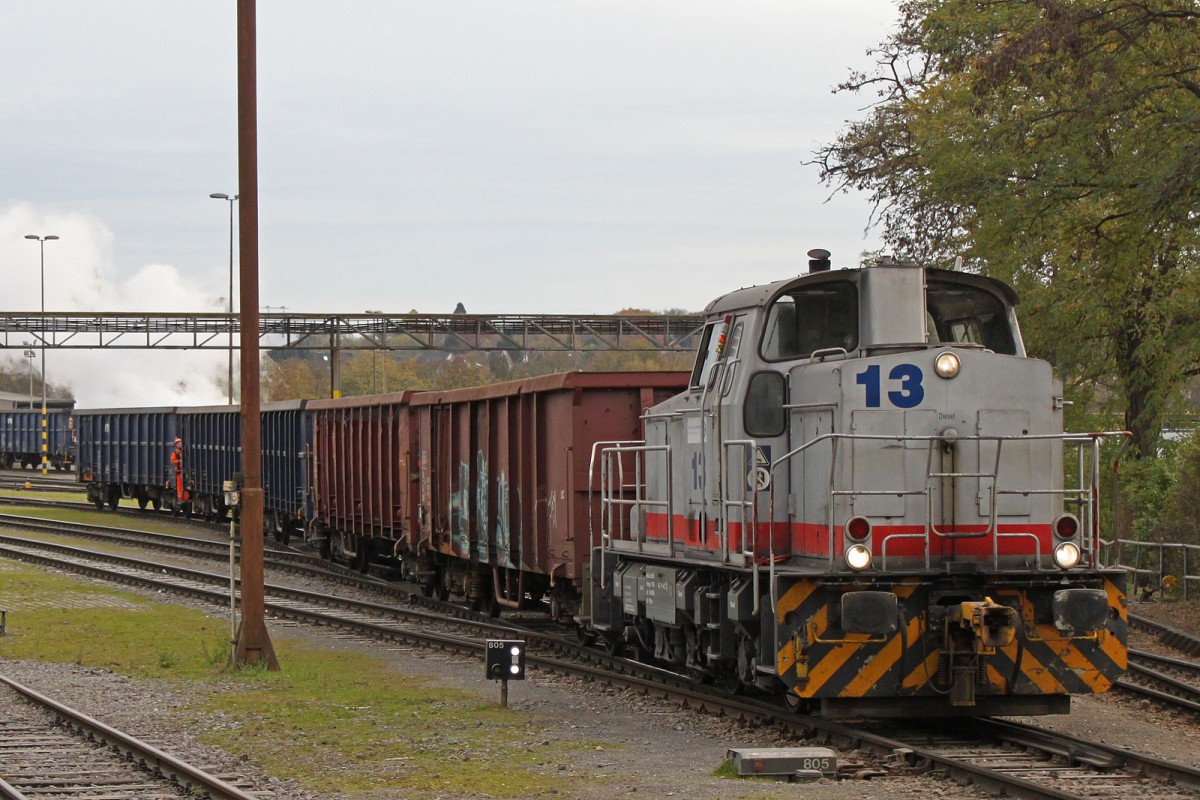 Lok 13 der Deutschen Edelstahlwerke GmbH am 09.11.14 bei Rangierabreiten in Witten.