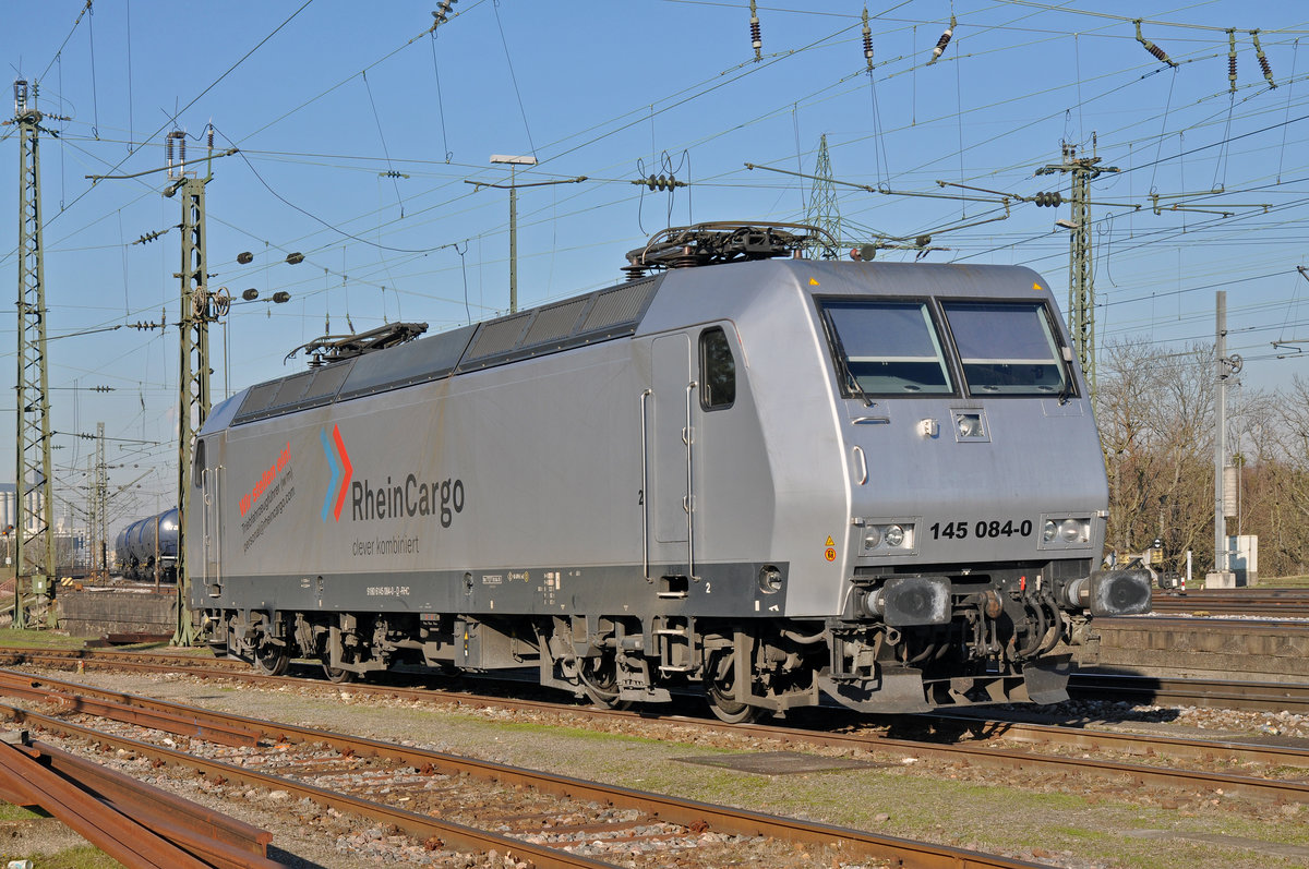 Lok 145 084-0 ist beim Badischen Bahnhof abgestellt. die Aufnahme stammt vom 02.12.2016.