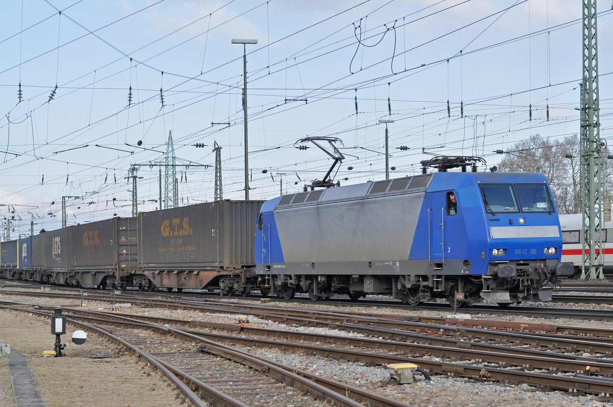 Lok 145 098-0 durchfährt den Badischen Bahnhof. Die Aufnahme stammt vom 02.12.2017.