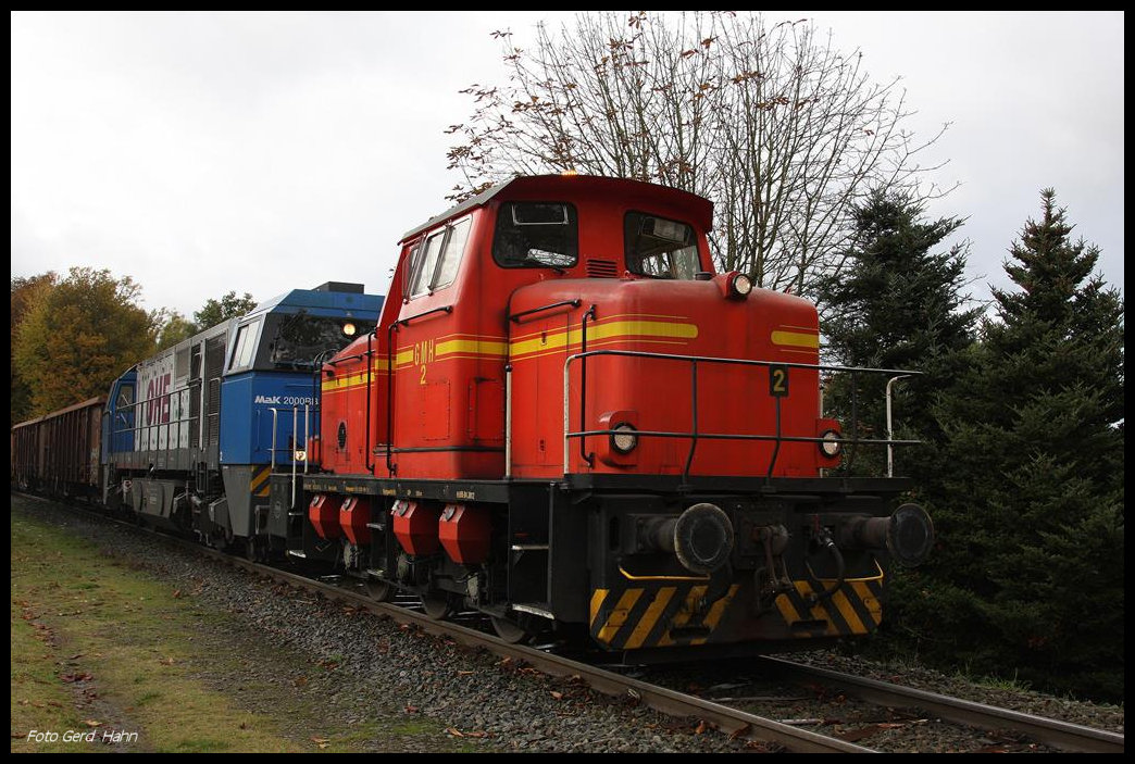 Lok 1460 der OHE hatte sich am 2.11.2016 zu viel zugemutet. Sie blieb mit ihrem Schrottzug auf dem Weg zur Georgsmarienhütte in der Steigung beim Augustaschacht liegen. GMH 2 kam ihr zu Hilfe und leistete Vorspann.