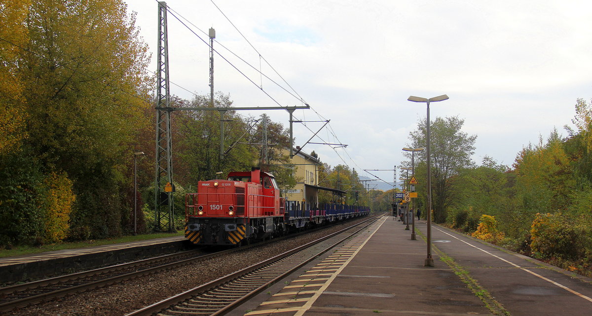 Lok 1501 1275 023-0 kommt mit einem Güterzug aus Süden nach Norden und kommt aus Richtung Koblenz und fährt durch Bonn-Oberkassel in Richtung Köln-Gremberg. 
Aufgenommen vom Bahnsteig von Bonn-Oberkassel an der rechten Rheinstrecke. 
Am Nachmittag vom 2.11.2018.