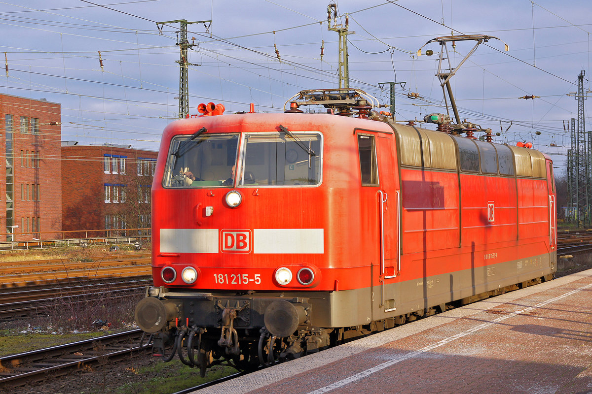 Lok 181 215-5 als PbZ ohne Wagen am 13.01.2018 in Dortmund Hbf.