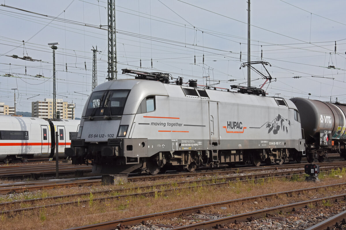 Lok 182 602-3 durchfährt den badischen Bahnhof. Die Aufnahme stammt vom 22.09.2021.