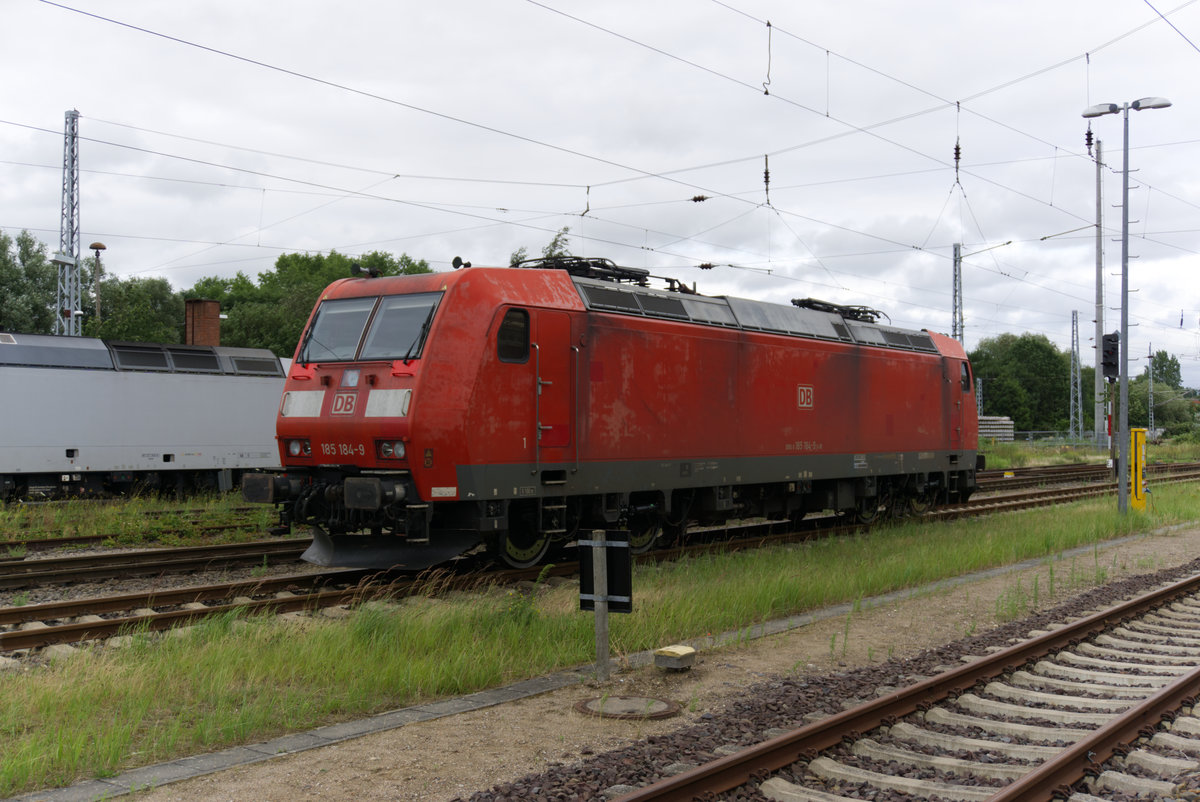 Lok 185 184-9 gesehen am Sonntag, 12. Juli 2020 in Wismar Hbf
