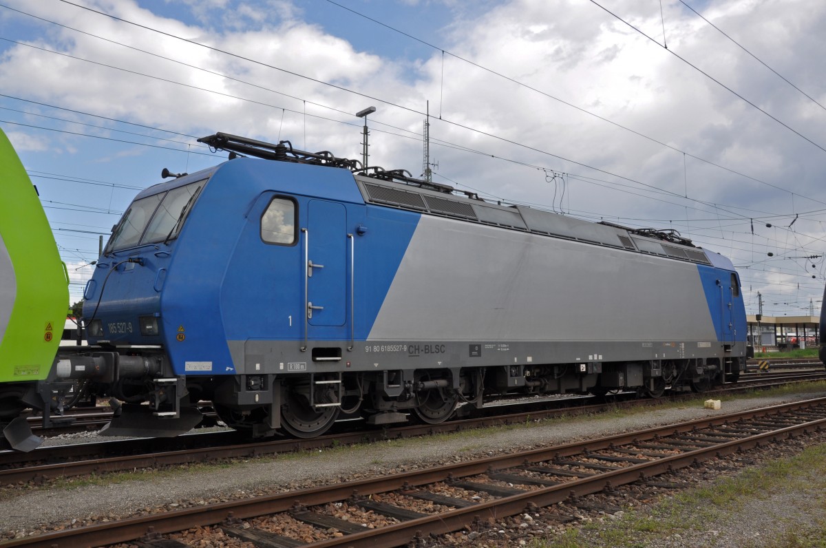 Lok 185 527-9 ist am Badischen Bahnhof Abgestellt. Die Aufnahme stammt vom 16.08.2014.