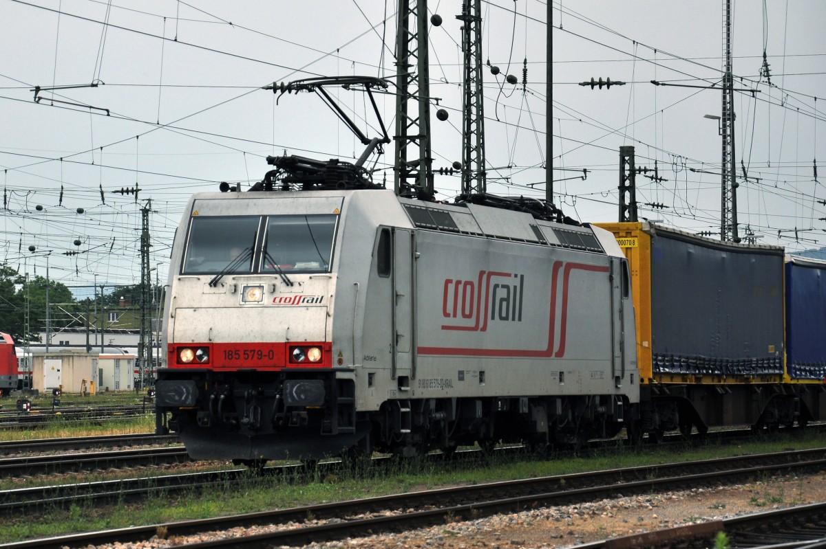 Lok 185 579-0 durchfährt den Badischen Bahnhof. Die Aufnahme stammt vom 04.07.2014.