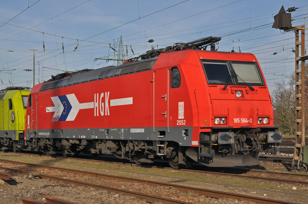 Lok 185 584-0 ist beim Badischen Bahnhof abgestellt. Die Aufnahme stammt vom 09.12.2016.