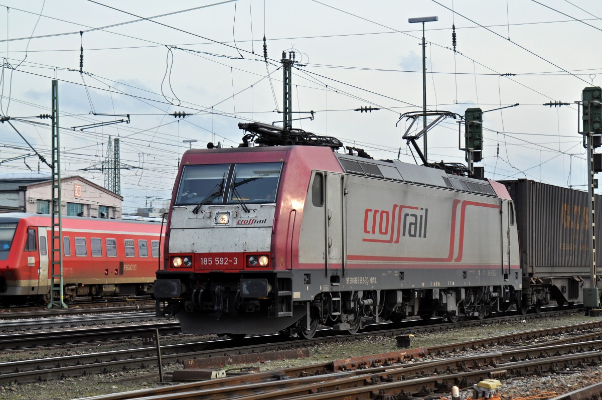 Lok 185 592-3 Durchfährt den Badischen Bahnhof. Die Aufnahme stammt vom 18.02.2016.