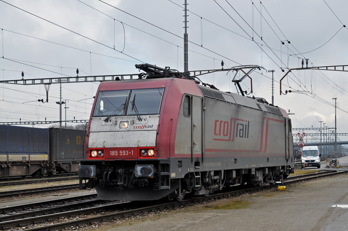Lok 185 593-1 verlässt den Güterbahnhof Muttenz. Die Aufnahme stammt vom 06.02.2017.