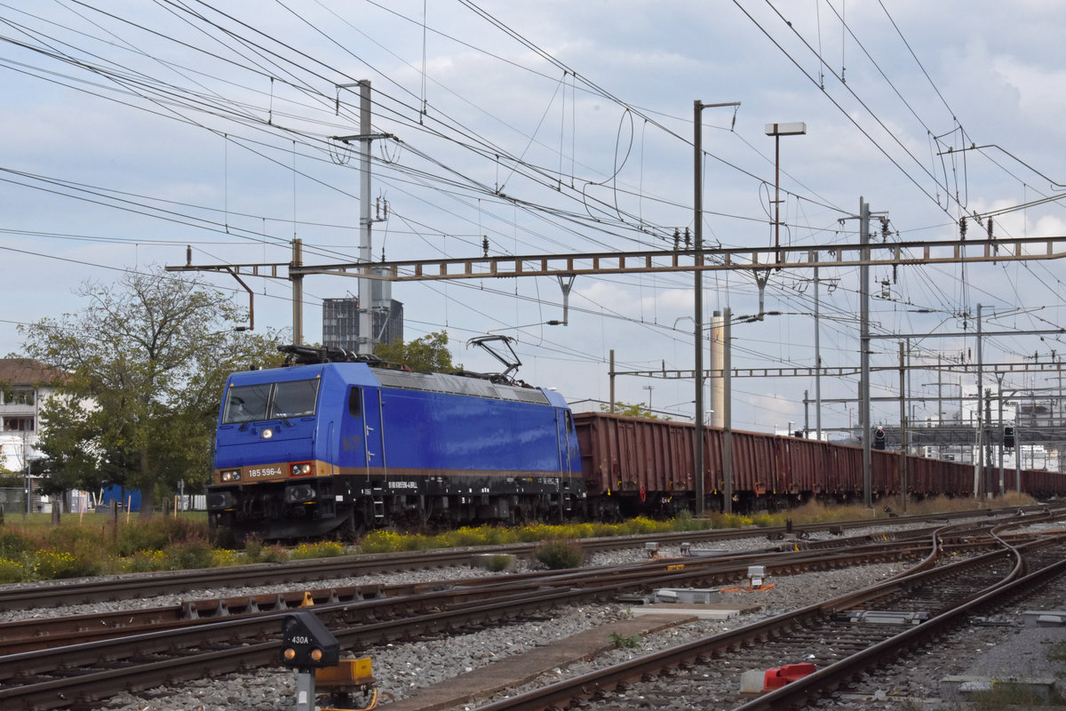Lok 185 596-4 durchfährt den Bahnhof Pratteln. Die Aufnahme stammt vom 22.09.2020.