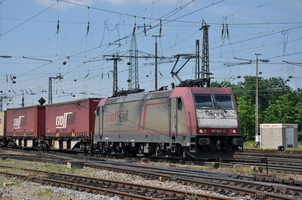 Lok 185 602-0 durchfährt den Badischen Bahnhof in Basel. Die Aufnahme stammt vom 16.06.2014.