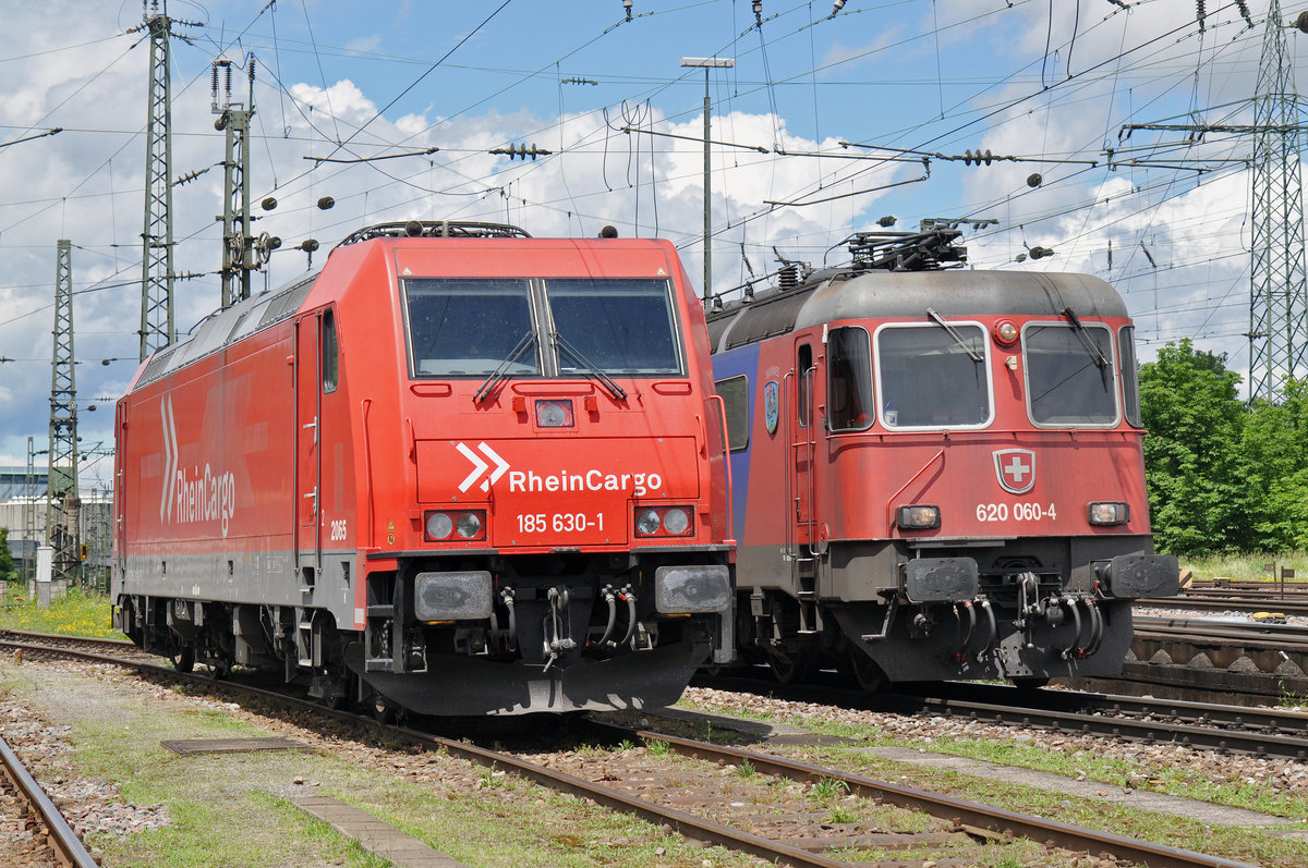 Lok 185 620-1 und die Re 620 060-4 stehen beim Badischen Bahnhof nebeneinander. Die Aufnahme stammt vom 06.06.2017.