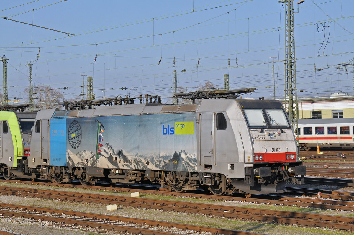 Lok 186 105-3 wartet in der Abstellanlage beim Badischen Bahnhof auf den nächsten Einsatz. Die Aufnahme stammt vom 13.01.2018.