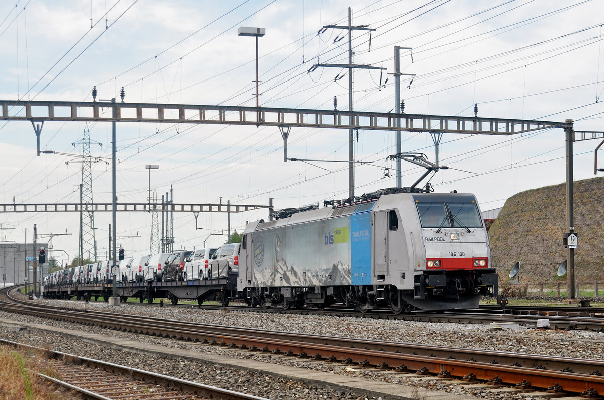 Lok 186 108- durchfährt den Bahnhof Pratteln. Die Aufnahme stammt vom 28.09.2017.