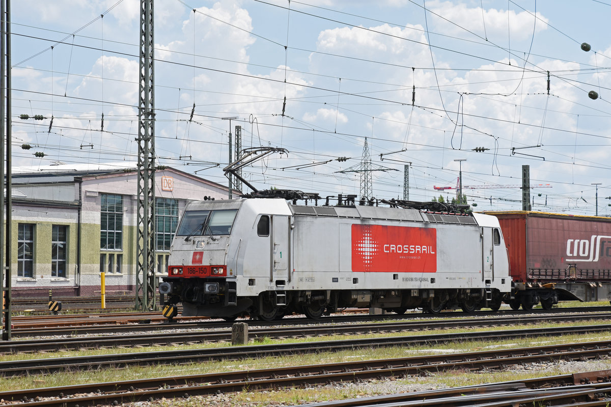 Lok 186 150-9 durchfährt den Badischen Bahnhof. Die Aufnahme stammt vom 17.07.2018.