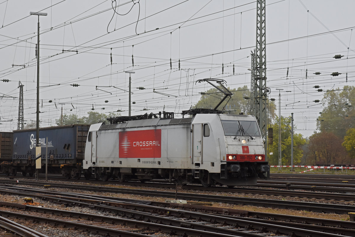 Lok 186 150-9 durchfährt den badischen Bahnhof. Die Aufnahme stammt vom 22.10.2019.
