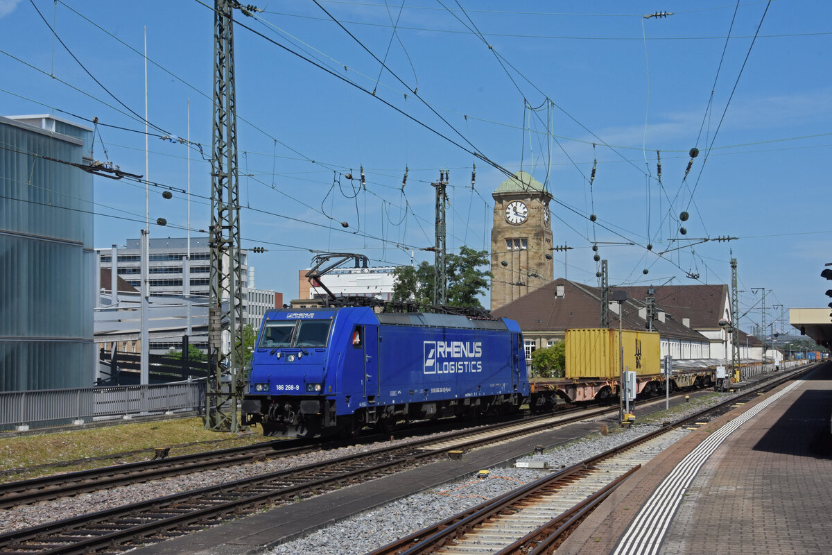 Lok 186 268-9 durchfährt den badischen Bahnhof. Die Aufnahme stammt vom 30.06.2022.