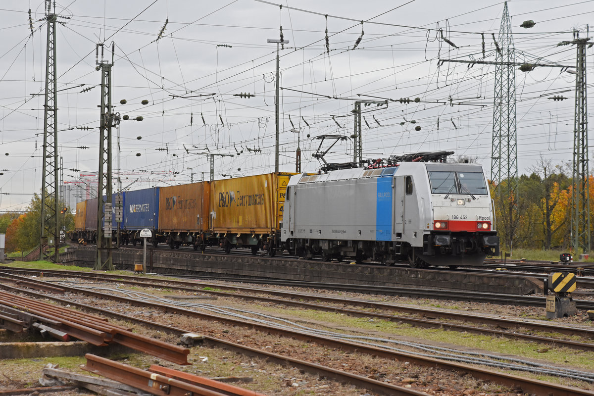 Lok 186 452-9 durchfährt den badischen Bahnhof. Die Aufnahme stammt vom 08.11.2019.