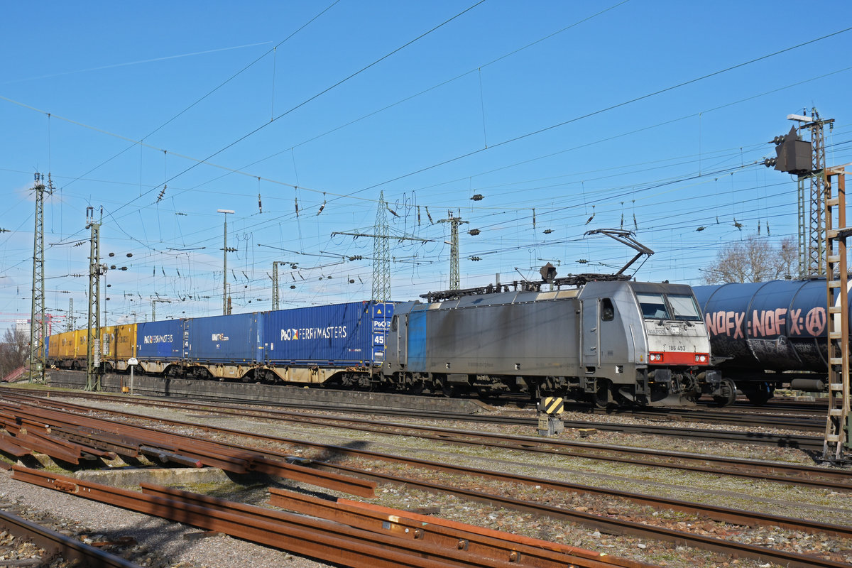 Lok 186 453-7 durchfährt den badischen Bahnhof. Die Aufnahme stammt vom 21.02.2020.