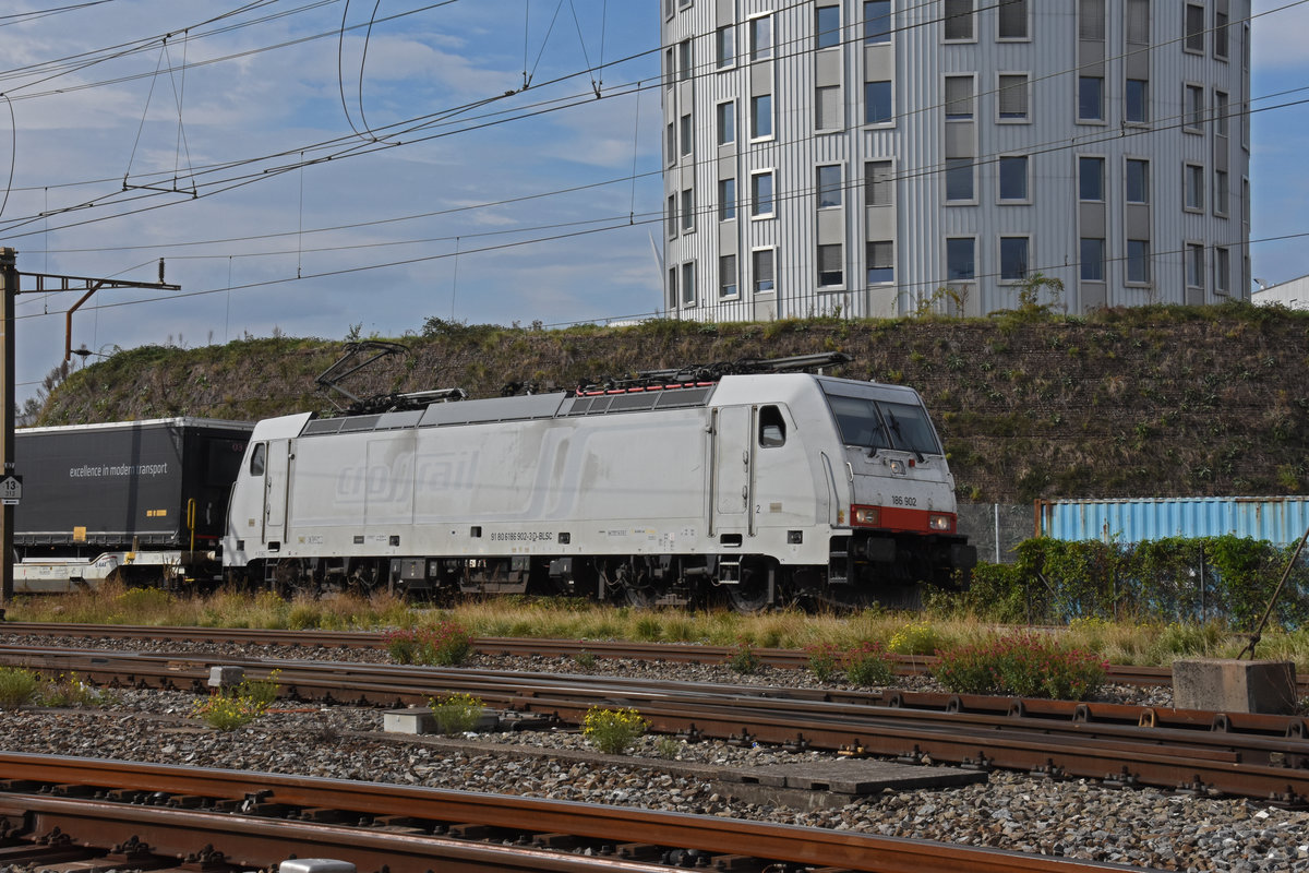 Lok 186 902-3 durchfährt den Bahnhof Pratteln. Die Aufnahme stammt vom 22.09.2020.