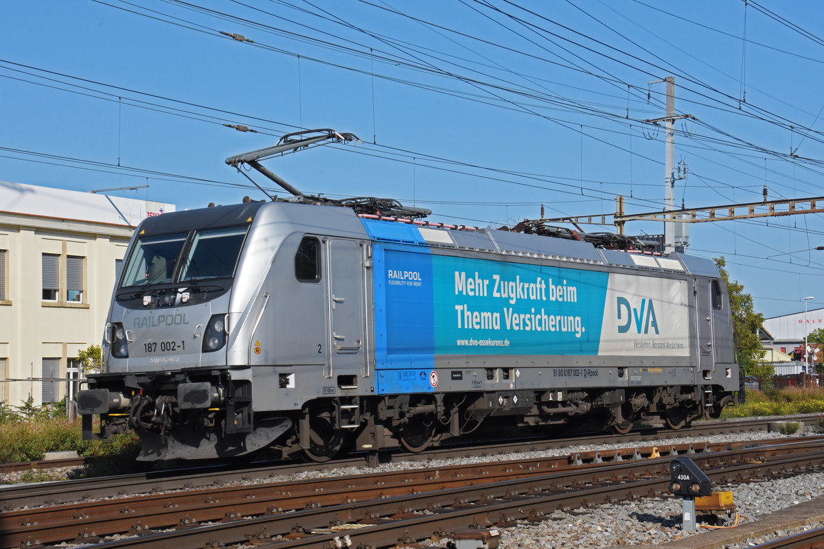 Lok 187 002-1 durchfährt solo den Bahnhof Pratteln. Die Aufnahme stammt vom 30.09.2020.