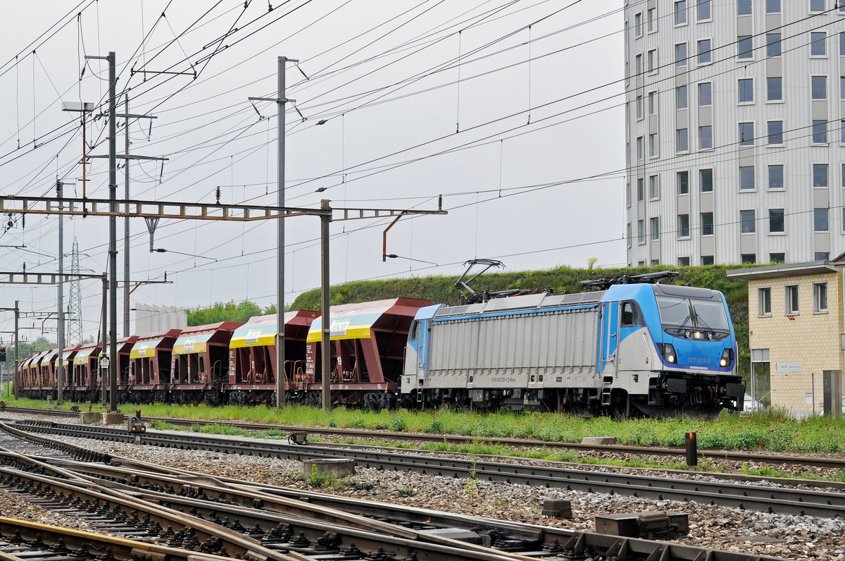 Lok 187 003-9 durchfährt den Bahnhof Pratteln. Die Aufnahme stammt vom 08.05.2017.