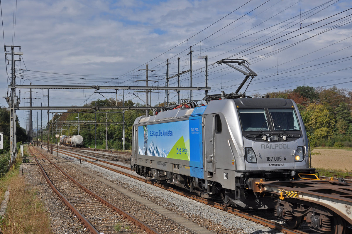 Lok 187 005-4 durchfährt den Bahnhof Möhlin. Die Aufnahme stammt vom 27.08.2018.