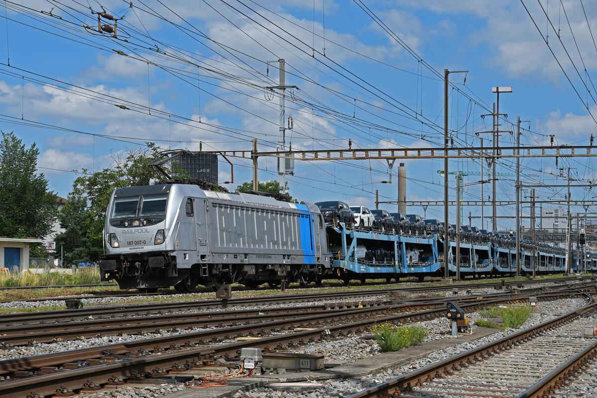 Lok 187 007-0 durchfährt am 23.07.2024 den Bahnhof Pratteln.
