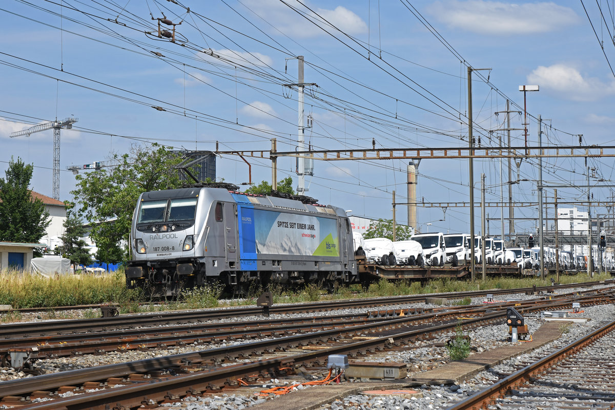 Lok 187 008-8 durchfährt den Bahnhof Pratteln. Die Aufnahme stammt vom 19.07.2019.