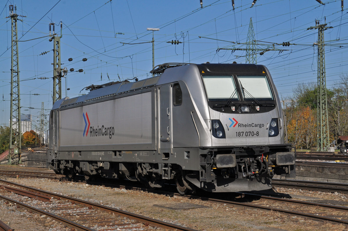 Lok 187 070-8 wartet am Badischen Bahnhof auf den nächsten Einsatz. Die Aufnahme stammt vom 31.10.2017.