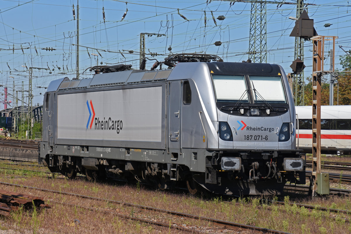 Lok 187 071-6 steht auf einem Abstellgleis beim badischen Bahnhof. Die Aufnahme stammt vom 09.09.2020.