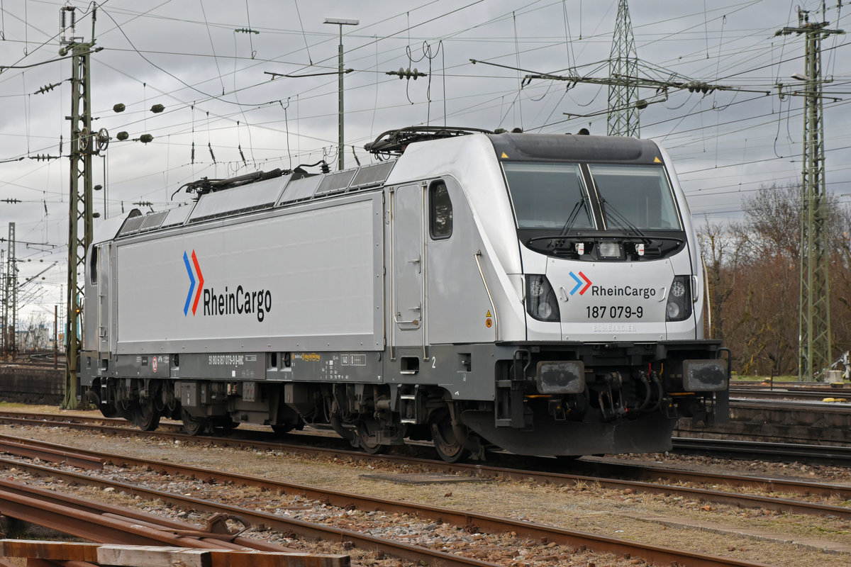 Lok 187 079-9 steht auf einem Nebengleis beim badischen Bahnhof. Die Aufnahme stammt vom 03.12.2018.