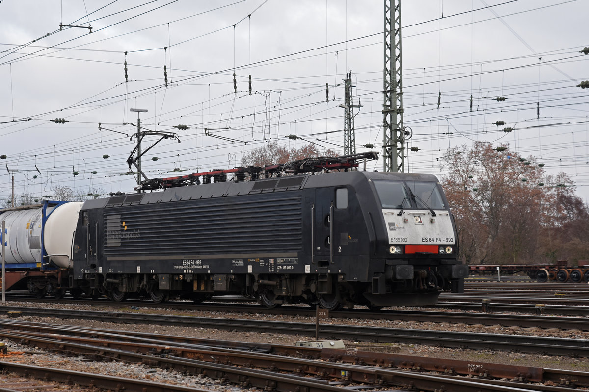Lok 189 092-0 durchfährt den badischen Bahnhof. Die Aufnahme stammt vom 10.01.2019.