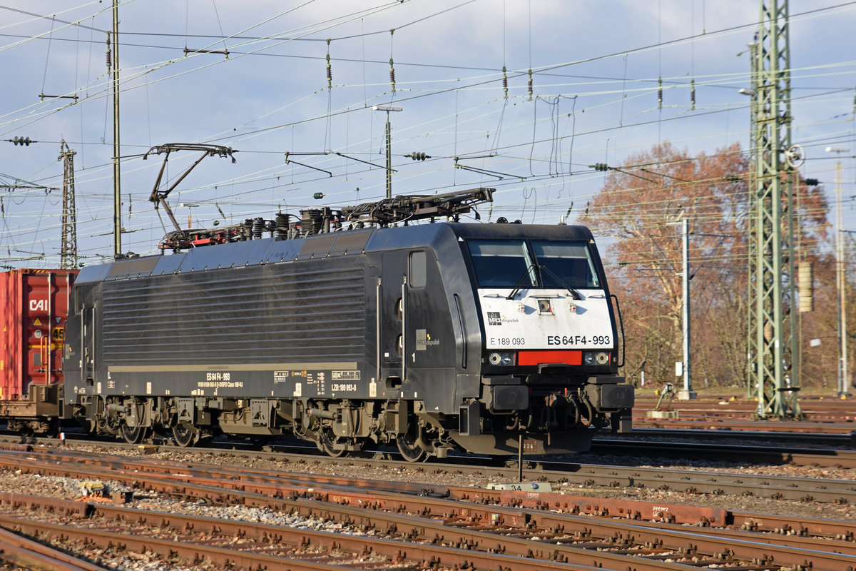 Lok 189 093-8 durchfährt den badischen Bahnhof. Die Aufnahme stammt vom 04.02.2019.