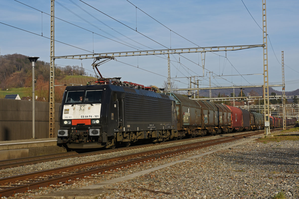 Lok 189 101-9 durchfährt den Bahnhof Gelterkinden. Die Aufnahme stammt vom 08.02.2020.