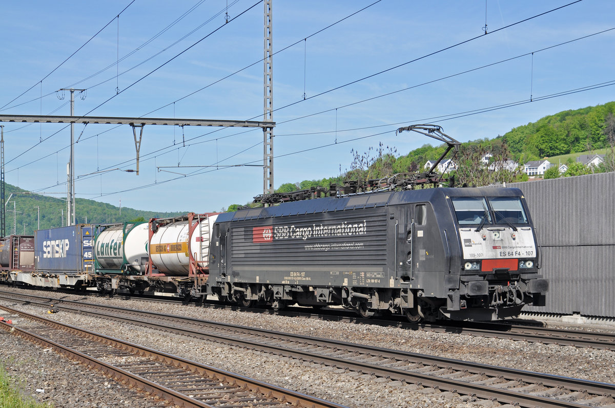 Lok 189 107-6 durchfährt den Bahnhof Gelterkinden. Die Aufnahme stammt vom 16.05.207.