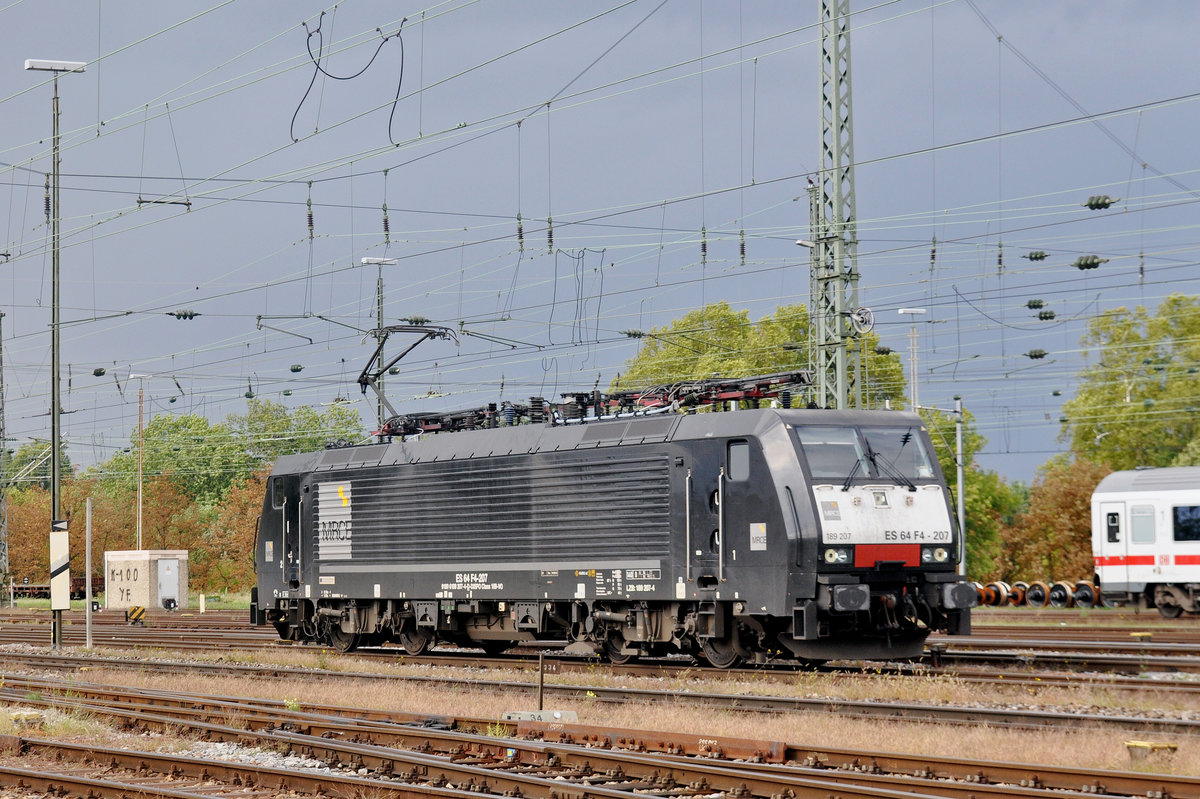 Lok 189 207-4 durchfährt den Badischen Bahnhof. Die Aufnahme stammt vom 14.09.2017.