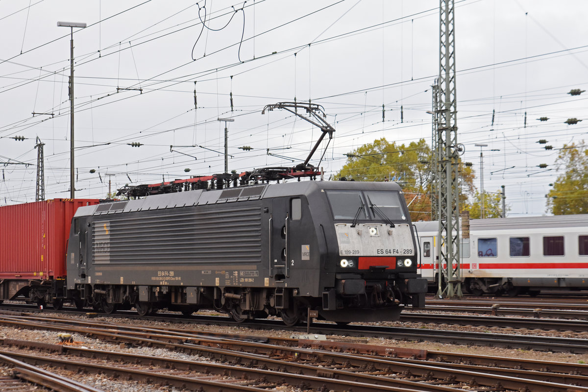 Lok 189 289-2 durchfährt den badischen Bahnhof. Die Aufnahme stammt vom 31.10.2019.