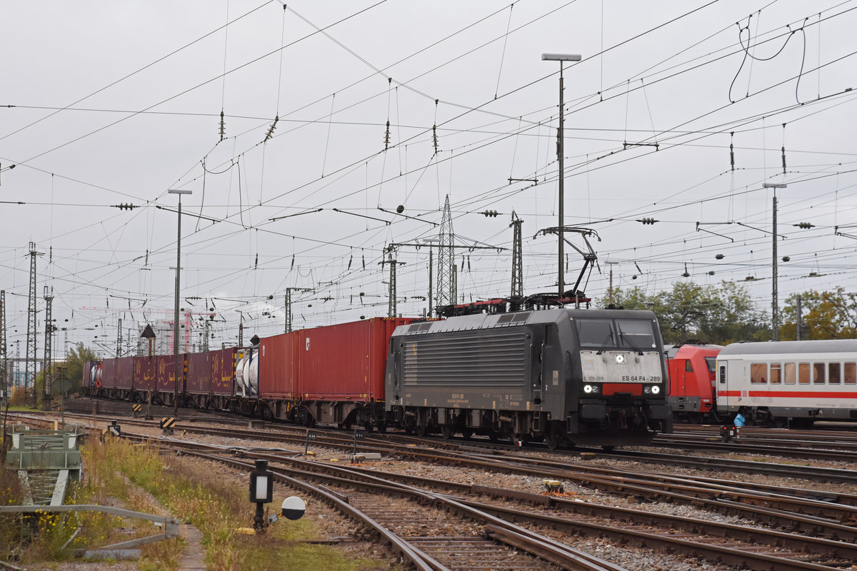 Lok 189 289-2 durchfährt den badischen Bahnhof. Die Aufnahme stammt vom 31.10.2019.